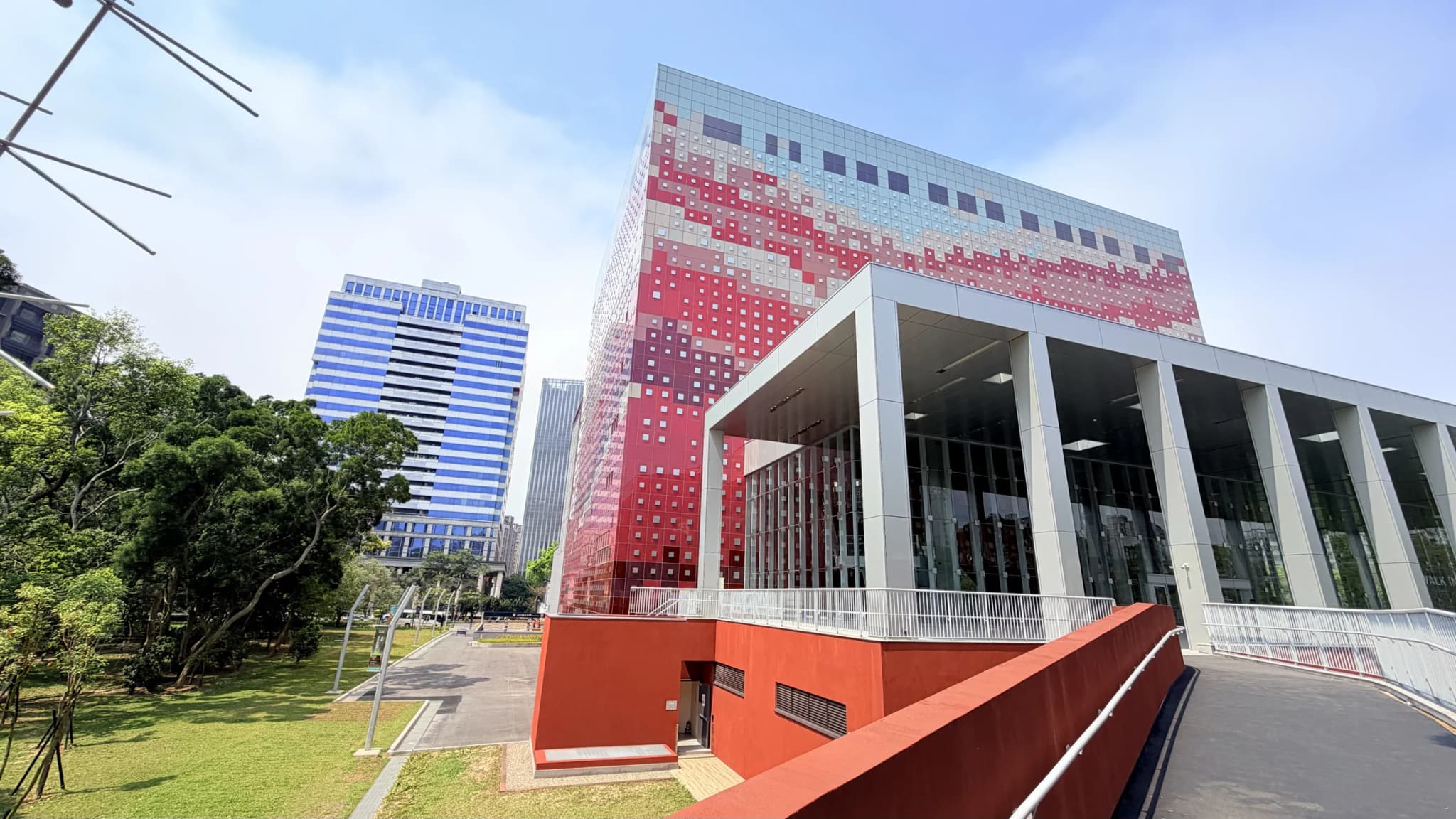 林口國家檔案館紅色建築與入口廣場